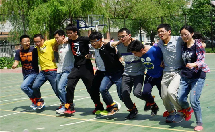 户外拓展训练：激发我们的团队进取精神